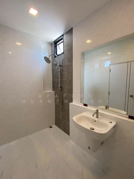 ขายบ้านเดี่ยว ใจกลางเมืองนครปฐม จอดรถยนต์ได้ 10คัน+ ราคานี้หาไม่ได้แล้ว !!, Nakhon Pathom, Nakhonpathom, Muang Nakhon Pathom, Nakhon Pathom, 3 Bedrooms, 120 sqm, Single Detached House For Sale, by Apaporn Muanthorani, 500210224 - DDproperty.com