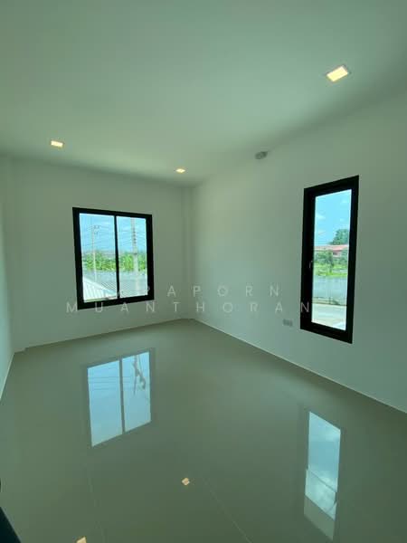 ขายบ้านเดี่ยว ใจกลางเมืองนครปฐม จอดรถยนต์ได้ 10คัน+ ราคานี้หาไม่ได้แล้ว !!, Nakhon Pathom, Nakhonpathom, Muang Nakhon Pathom, Nakhon Pathom, 3 Bedrooms, 120 sqm, Single Detached House For Sale, by Apaporn Muanthorani, 500210224 - DDproperty.com