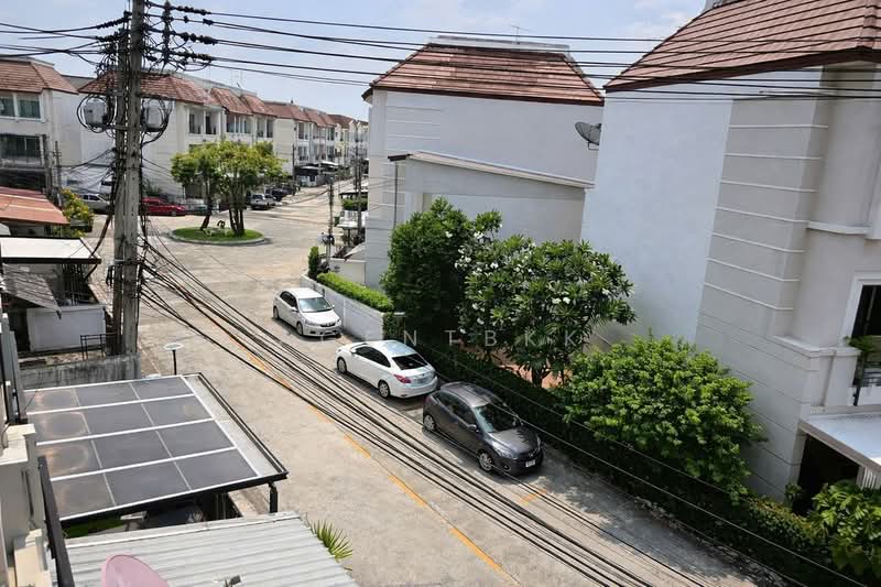 Baan Klang Muang Swiss Town Kaset-Nawamin : บ้านกลางเมือง สวิสทาวน์ เกษตร-นวมินทร์, กรุงเทพ, ซอยหมู่บ้านกลางเมือง, จรเข้บัว, ลาดพร้าว, กรุงเทพ, 170 ตร.ม., ทาวน์เฮ้าส์ ให้เช่า, โดย Agentbkk, 500210265 - DDproperty.com