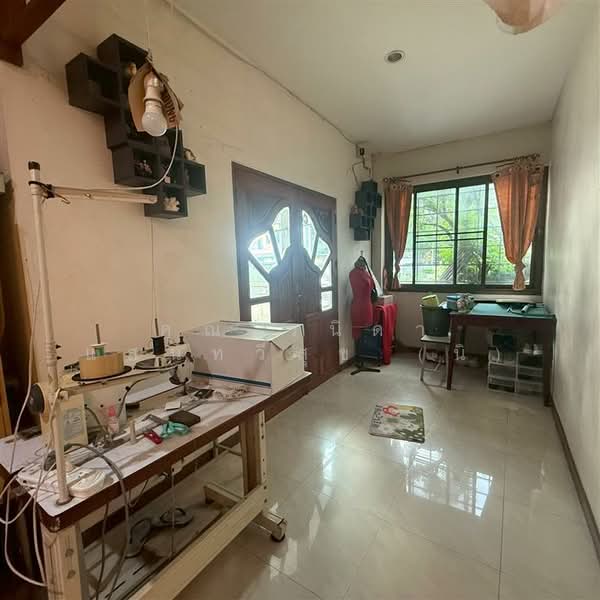 บ้านเดี่ยว 1 ชั้น 77 ตร.ว. หมู่บ้านตะวันรุ่ง ซอยลาดพร้าว64 (แยก4), กรุงเทพ, ถนนลาดพร้าว, วังทองหลาง, วังทองหลาง, กรุงเทพ, 200 ตร.ม., บ้านเดี่ยว ขาย, โดย คุณ วนิดา แสนทวีสุข (นิ), 500210380 - DDproperty.com