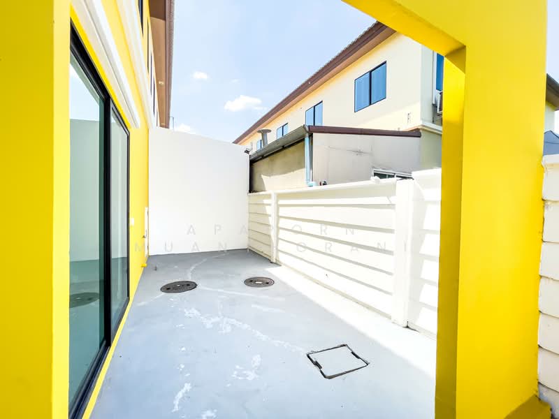 🏡✨ ขายบ้านหลังมุม พฤกษาวิลล์ 99 รีโนเวทใหม่ทั้งหลัง พื้นที่กว้าง จอดรถ 2 คัน เพียง 2.29 ล้าน!, Samut Sakhon, Om Noi, Krathum Baen, Samut Sakhon, 3 Bedrooms, 115 sqm, Townhouse For Sale, by Apaporn Muanthorani, 500210396 - DDproperty.com