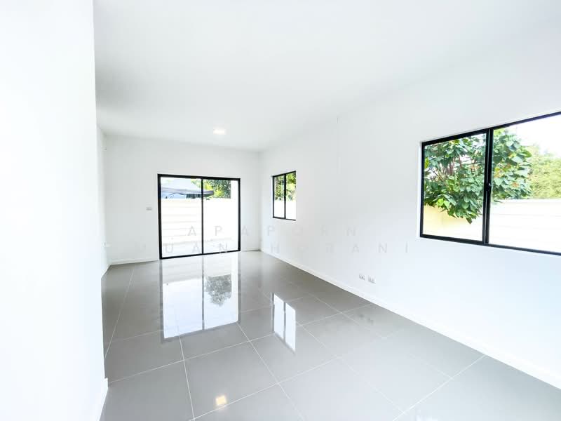 🏡✨ ขายบ้านหลังมุม พฤกษาวิลล์ 99 รีโนเวทใหม่ทั้งหลัง พื้นที่กว้าง จอดรถ 2 คัน เพียง 2.29 ล้าน!, Samut Sakhon, Om Noi, Krathum Baen, Samut Sakhon, 3 Bedrooms, 115 sqm, Townhouse For Sale, by Apaporn Muanthorani, 500210396 - DDproperty.com