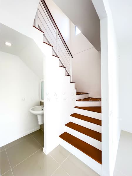 ✨ บ้านสวยสีสดใส...ใครเห็นก็ต้องหลงรัก! ขายหลังมุม พฤกษา 99 ราคาถูกที่สุดในโครงการ 🏠 รีโนเวทให้ครบ, Samut Sakhon, Om Noi, Krathum Baen, Samut Sakhon, 3 Bedrooms, 115 sqm, Townhouse For Sale, by Apaporn Muanthorani, 500210396 - DDproperty.com