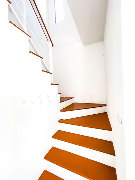 ✨ บ้านสวยสีสดใส...ใครเห็นก็ต้องหลงรัก! ขายหลังมุม พฤกษา 99 ราคาถูกที่สุดในโครงการ 🏠 รีโนเวทให้ครบ, Samut Sakhon, Om Noi, Krathum Baen, Samut Sakhon, 3 Bedrooms, 115 sqm, Townhouse For Sale, by Apaporn Muanthorani, 500210396 - DDproperty.com