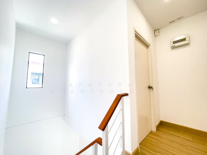 🏡✨ ขายบ้านหลังมุม พฤกษาวิลล์ 99 รีโนเวทใหม่ทั้งหลัง พื้นที่กว้าง จอดรถ 2 คัน เพียง 2.29 ล้าน!, Samut Sakhon, Om Noi, Krathum Baen, Samut Sakhon, 3 Bedrooms, 115 sqm, Townhouse For Sale, by Apaporn Muanthorani, 500210396 - DDproperty.com