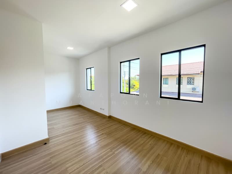 🏡✨ ขายบ้านหลังมุม พฤกษาวิลล์ 99 รีโนเวทใหม่ทั้งหลัง พื้นที่กว้าง จอดรถ 2 คัน เพียง 2.29 ล้าน!, Samut Sakhon, Om Noi, Krathum Baen, Samut Sakhon, 3 Bedrooms, 115 sqm, Townhouse For Sale, by Apaporn Muanthorani, 500210396 - DDproperty.com