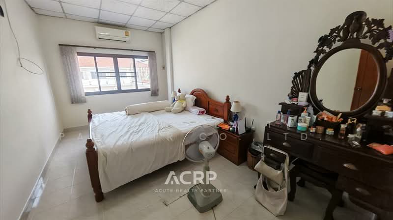 RARE FIND! Massive 73 Sq.wa. Home (Detached Vibe) with Unblocked Canal View in Nontaburi, Nonthaburi, Bang Sri Muang, Muang Nonthaburi, Nonthaburi, 3 Bedrooms, 289 sqm, Single Detached House For Sale, by Acute Realty Partner Co.,Ltd., 500210406 - DDproperty.com