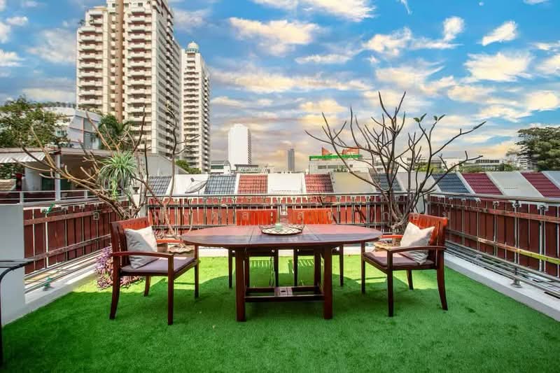 Townhome 3 storey Sukhumvit 39, Bangkok, สุขุมวิท 39, Khlong Tan Nua, Watthana, Bangkok, 4 Bedrooms, 440 sqm, Townhouse For Sale, by อภิมงคล สุขเกษม, 500210503 - DDproperty.com