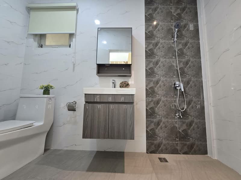 Baan Fah Piyarom - Lumlukka Klong 6, Pathum Thani, Lam Luk Ka Road, Khlong 6 (Exit), Bung Kham Proi, Lam Luk Ka, Pathum Thani, 3 Bedrooms, 130 sqm, Townhouse For Sale, by นภัสศรณ์ วงศ์สินไทยกร (นันท์), 500210688 - DDproperty.com