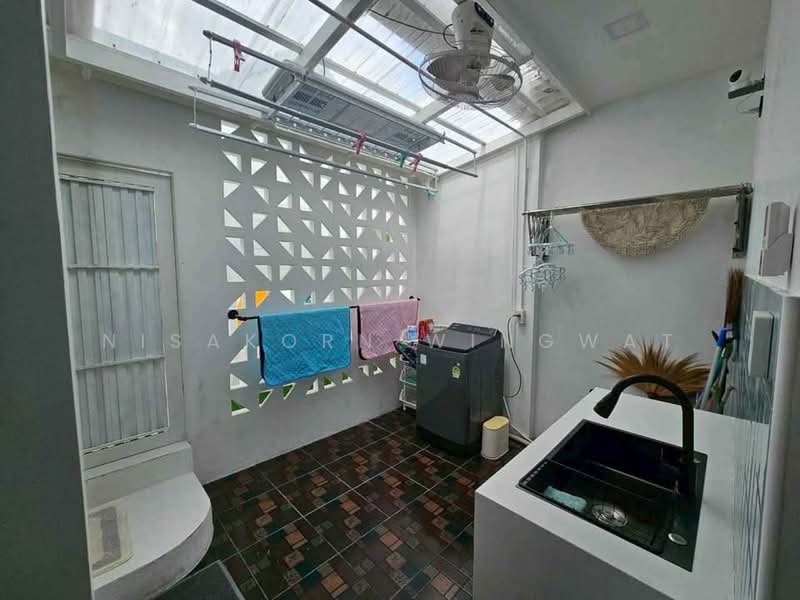 Nakarin Garden Village, Bangkok, Soi Romklao 19/1, Khlong Sam Prawet, Lat Krabang, Bangkok, 4 Bedrooms, 368 sqm, Single Detached House For Rent, by Nisakorn Wingwat, 500210746 - DDproperty.com