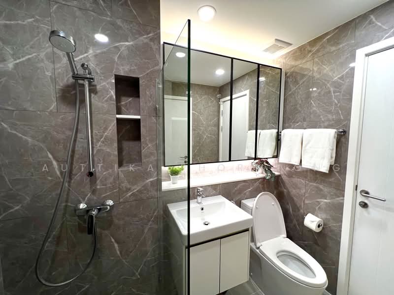 Mazarine Ratchayothin, Bangkok, Soi Phahonyothin 30, Phahonyothin Road, Chan Kasem, Chatuchak, Bangkok, 2 Bedrooms, 43 sqm, Condo For Rent, by Auttika Phormtong, 500211054 - DDproperty.com