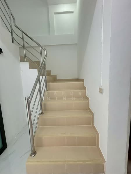 ขายอาคารพาณิชย์ 3 ชั้น ย่านนาคประสิทธิ์ ทำเลดีคนพลุกพล่าน เหมาะทำหน้าร้าน ออฟฟิศ คลินิก หรือโรงเรียน, นครปฐม, คลองใหม่, สามพราน, นครปฐม, 107 ตร.ม., ทาวน์เฮ้าส์ ขาย, โดย Apaporn Muanthorani, 500211092 - DDproperty.com