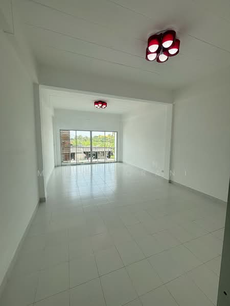 🏢✨ ตึกพาณิชย์ 3 ชั้น หลังมุม ติดถนนใหญ่ สามพราน พื้นที่กว้าง จอดรถได้หลายคัน เพียง 2.99 ล้าน!, Nakhon Pathom, Khlong Mai, Sam Phran, Nakhon Pathom, 2 Bedrooms, 107 sqm, Townhouse For Sale, by Apaporn Muanthorani, 500211092 - DDproperty.com