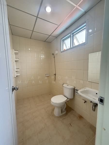 🏢✨ ตึกพาณิชย์ 3 ชั้น หลังมุม ติดถนนใหญ่ สามพราน พื้นที่กว้าง จอดรถได้หลายคัน เพียง 2.99 ล้าน!, Nakhon Pathom, Khlong Mai, Sam Phran, Nakhon Pathom, 2 Bedrooms, 107 sqm, Townhouse For Sale, by Apaporn Muanthorani, 500211092 - DDproperty.com