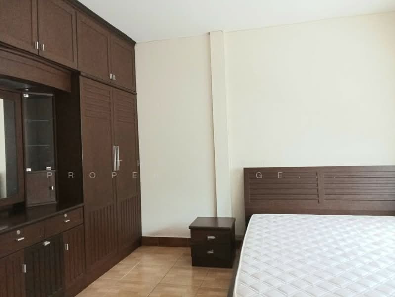 รุ่งกิจวิลล่า 11, Bangkok, Khlong Sam Prawet, Lat Krabang, Bangkok, 3 Bedrooms, 100 sqm, Townhouse For Sale, by The Best Property Agent นิด, 500211095 - DDproperty.com