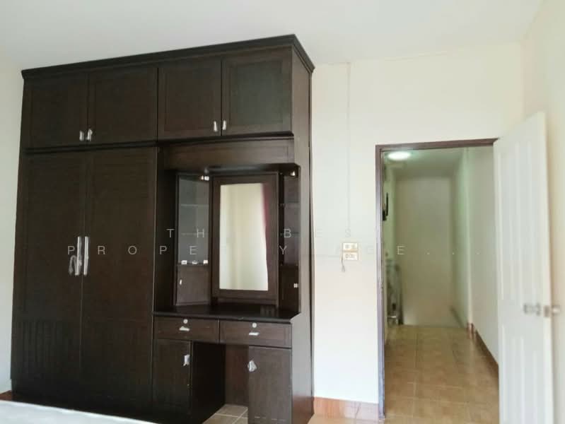 รุ่งกิจวิลล่า 11, Bangkok, Khlong Sam Prawet, Lat Krabang, Bangkok, 3 Bedrooms, 100 sqm, Townhouse For Sale, by The Best Property Agent นิด, 500211095 - DDproperty.com