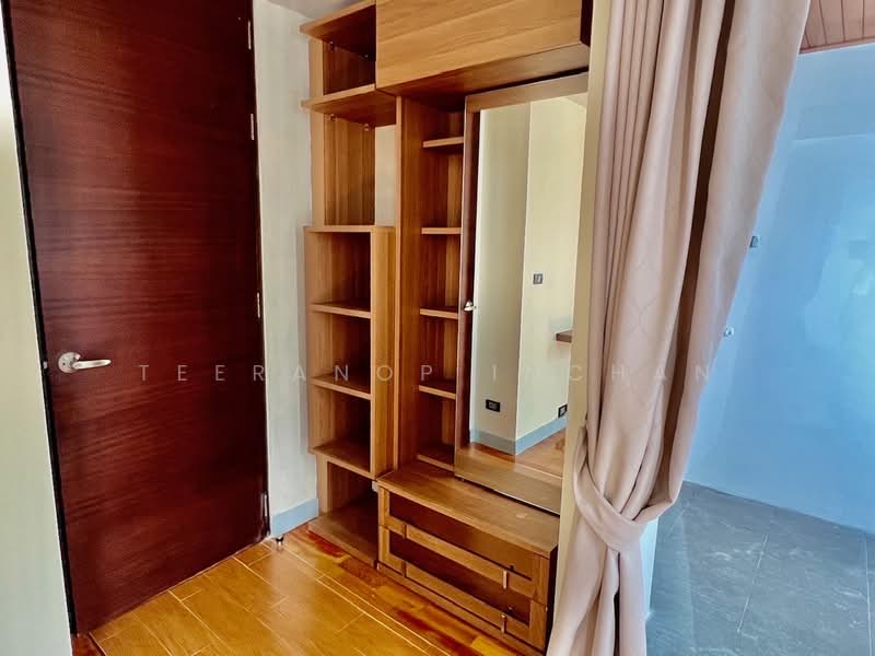 Quad Silom, Bangkok, 63 Soi Pipat 2, Silom Road, Suriyawong, Bang Rak, Bangkok, 2 Bedrooms, 60 sqm, Condo For Sale, by Teeranop Inchan, 500211114 - DDproperty.com