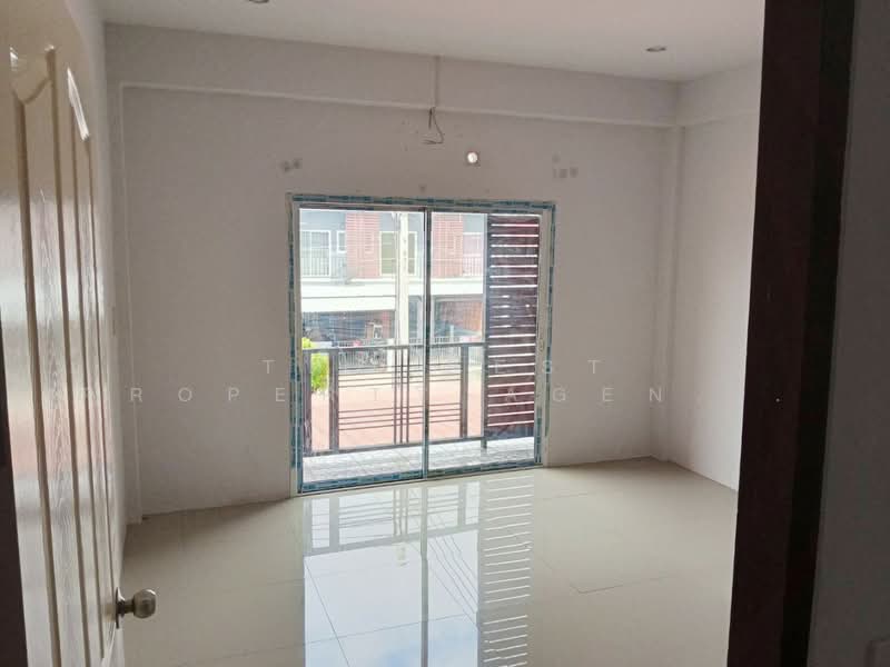 หมู่บ้านทานตะวัน ถนนสามโคก-เสนา, Phra Nakhon Si Ayutthaya, Bang Nom Kho, Sena, Phra Nakhon Si Ayutthaya, 2 Bedrooms, 100 sqm, Townhouse For Sale, by The Best Property Agent พี, 500211122 - DDproperty.com