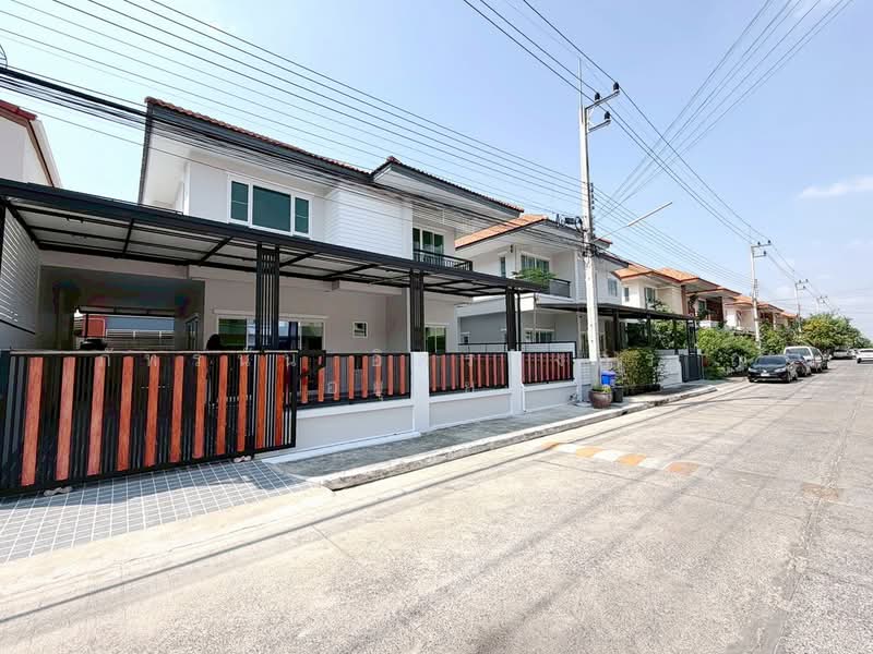 Phanason Villa Lumlukka-Klong 4 : พนาสนธิ์ วิลล่า ลำลูกกา-คลองสี่, ปทุมธานี, ชอย หมู่บ้านพนาสนธ์, ลาดสวาย, ลำลูกกา, ปทุมธานี, 169 ตร.ม., บ้านแฝด ขาย, โดย ภัทรนัน อิศรางกูร ณ อยุธยา, 500211139 - DDproperty.com