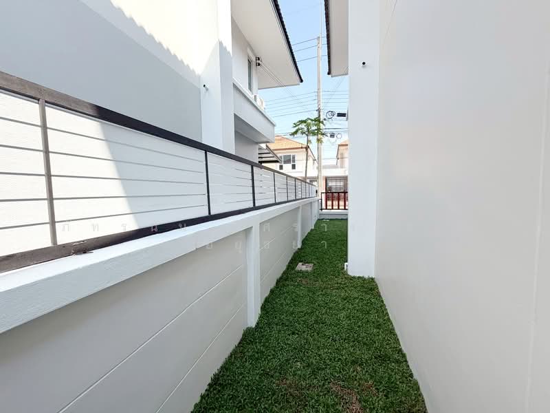 Phanason Villa Lumlukka-Klong 4, Pathum Thani, Soi Phanason Village, Lat Sawai, Lam Luk Ka, Pathum Thani, 4 Bedrooms, 169 sqm, Semi-Detached House (Twin House) For Sale, by ภัทรนัน อิศรางกูร ณ อยุธยา, 500211139 - DDproperty.com