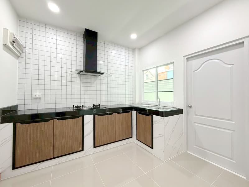 Phanason Villa Lumlukka-Klong 4, Pathum Thani, Soi Phanason Village, Lat Sawai, Lam Luk Ka, Pathum Thani, 4 Bedrooms, 169 sqm, Semi-Detached House (Twin House) For Sale, by ภัทรนัน อิศรางกูร ณ อยุธยา, 500211139 - DDproperty.com