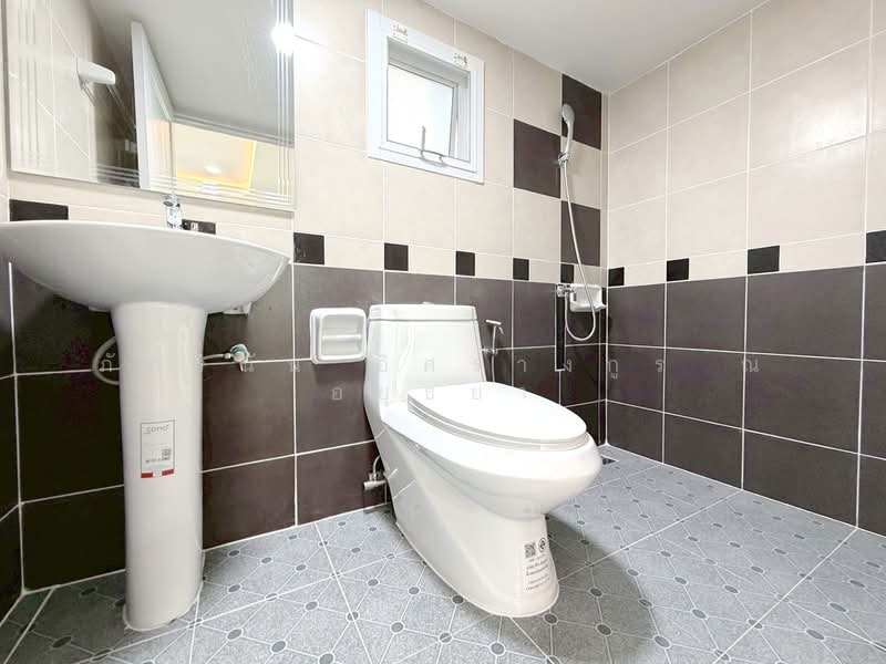 Phanason Villa Lumlukka-Klong 4 : พนาสนธิ์ วิลล่า ลำลูกกา-คลองสี่, ปทุมธานี, ชอย หมู่บ้านพนาสนธ์, ลาดสวาย, ลำลูกกา, ปทุมธานี, 169 ตร.ม., บ้านแฝด ขาย, โดย ภัทรนัน อิศรางกูร ณ อยุธยา, 500211139 - DDproperty.com