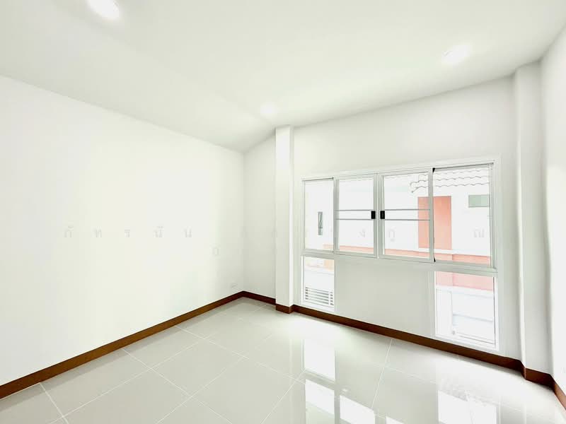 Phanason Villa Lumlukka-Klong 4, Pathum Thani, Soi Phanason Village, Lat Sawai, Lam Luk Ka, Pathum Thani, 4 Bedrooms, 169 sqm, Semi-Detached House (Twin House) For Sale, by ภัทรนัน อิศรางกูร ณ อยุธยา, 500211139 - DDproperty.com