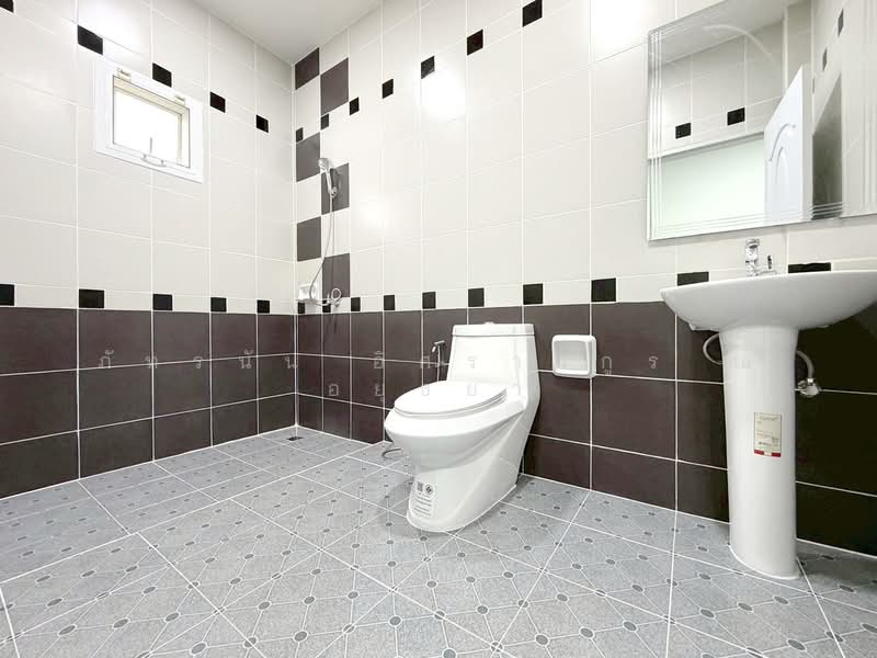 Phanason Villa Lumlukka-Klong 4, Pathum Thani, Soi Phanason Village, Lat Sawai, Lam Luk Ka, Pathum Thani, 4 Bedrooms, 169 sqm, Semi-Detached House (Twin House) For Sale, by ภัทรนัน อิศรางกูร ณ อยุธยา, 500211139 - DDproperty.com