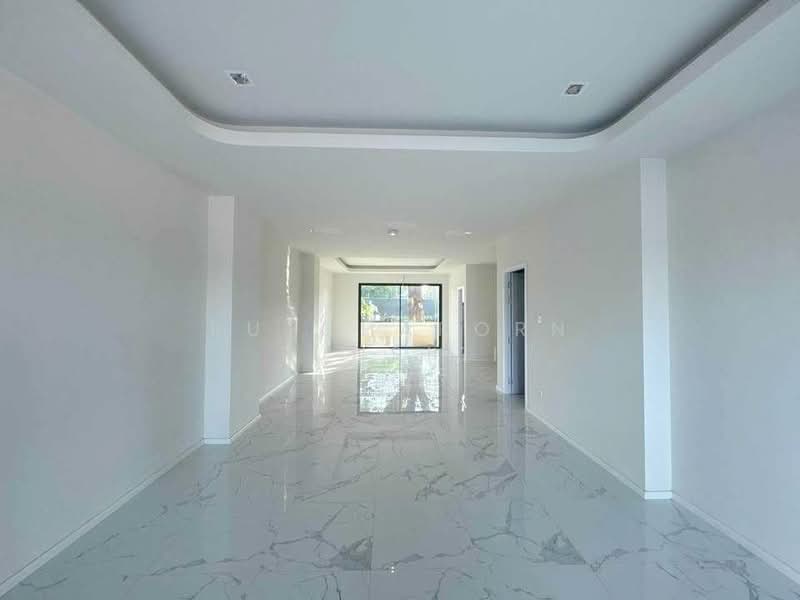 อาคารพาณิชย์ให้เช่า – ใกล้มหาวิทยาลัยแม่โจ้ เพียง 10 นาที ค่าเช่า 35,000 บาท / เดือน No.11H633, Chiang Mai, Pa Phai, San Sai, Chiang Mai, , 187 sqm, Shophouse For Rent, by Rutchaporn Tunsiri, 500211189 - DDproperty.com