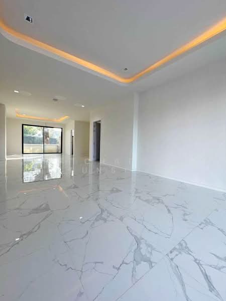 อาคารพาณิชย์ให้เช่า – ใกล้มหาวิทยาลัยแม่โจ้ เพียง 10 นาที ค่าเช่า 35,000 บาท / เดือน No.11H633, Chiang Mai, Pa Phai, San Sai, Chiang Mai, , 187 sqm, Shophouse For Rent, by Rutchaporn Tunsiri, 500211189 - DDproperty.com