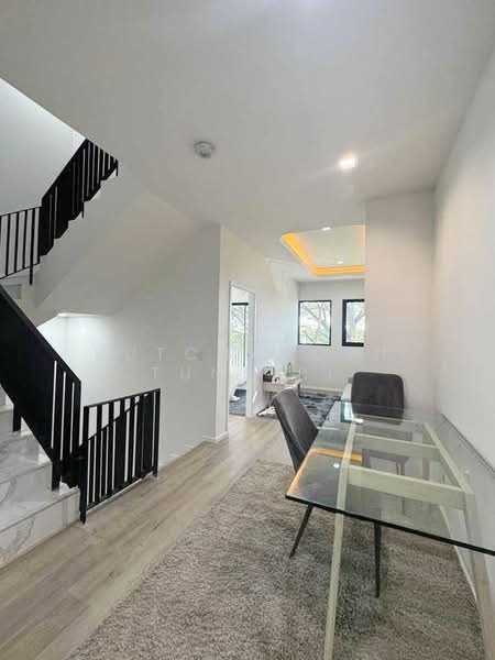 อาคารพาณิชย์ให้เช่า – ใกล้มหาวิทยาลัยแม่โจ้ เพียง 10 นาที ค่าเช่า 35,000 บาท / เดือน No.11H633, Chiang Mai, Pa Phai, San Sai, Chiang Mai, , 187 sqm, Shophouse For Rent, by Rutchaporn Tunsiri, 500211189 - DDproperty.com