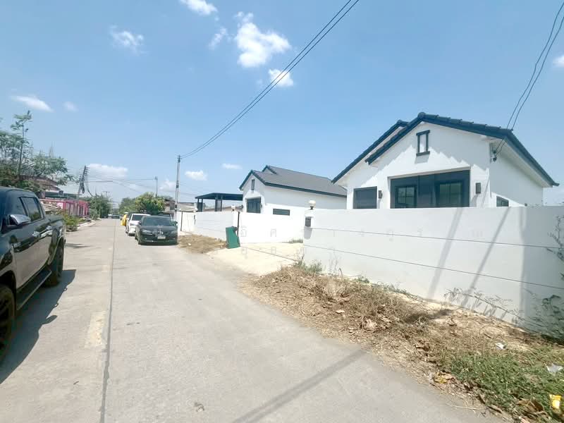 บ้านแฝด 1 ชั้น ซอยคลองสี่ ถนนคลองหลวง ต.คลองสี่ อ.คลองหลวง จ.ปทุมธานี, Pathum Thani, คลองหลวง, Khlong Si, Khlong Luang, Pathum Thani, 2 Bedrooms, 170 sqm, Semi-Detached House (Twin House) For Sale, by ภัทรนัน อิศรางกูร ณ อยุธยา, 500211220 - DDproperty.com