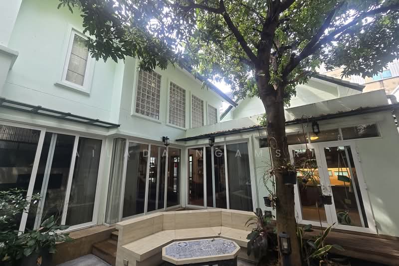 House Sukhumvit 22, Bangkok, Sukhumvit 22, Khlong Toei, Khlong Toei, Bangkok, 5 Bedrooms, 268 sqm, Single Detached House For Sale, by Ailada Ngamsri, 500211267 - DDproperty.com