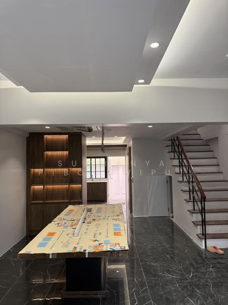 Regent 71 Place, Bangkok, Phra Kanong Nua, Watthana, Bangkok, 4 Bedrooms, 300 sqm, Townhouse For Rent, by Suchanya Piboonwiput, 500211268 - DDproperty.com