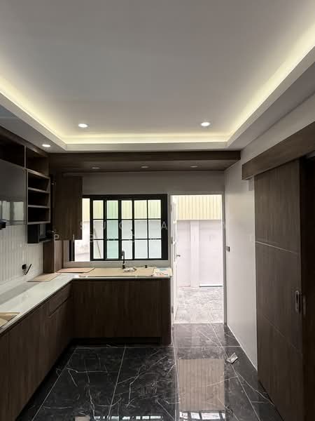 Regent 71 Place, Bangkok, Phra Kanong Nua, Watthana, Bangkok, 4 Bedrooms, 300 sqm, Townhouse For Rent, by Suchanya Piboonwiput, 500211268 - DDproperty.com