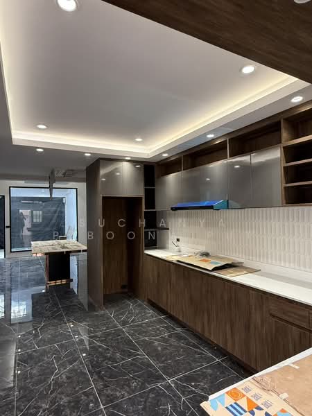 Regent 71 Place, Bangkok, Phra Kanong Nua, Watthana, Bangkok, 4 Bedrooms, 300 sqm, Townhouse For Rent, by Suchanya Piboonwiput, 500211268 - DDproperty.com