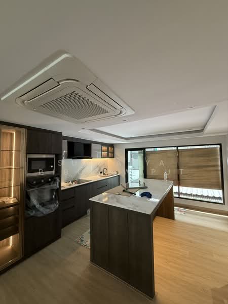 Regent 71 Place, Bangkok, Phra Kanong Nua, Watthana, Bangkok, 4 Bedrooms, 300 sqm, Townhouse For Rent, by Suchanya Piboonwiput, 500211268 - DDproperty.com