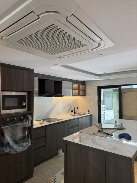 Regent 71 Place, Bangkok, Phra Kanong Nua, Watthana, Bangkok, 4 Bedrooms, 300 sqm, Townhouse For Rent, by Suchanya Piboonwiput, 500211268 - DDproperty.com