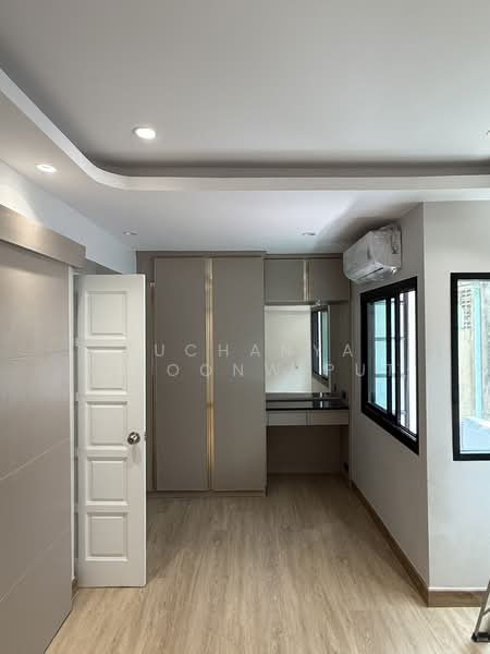 Regent 71 Place, Bangkok, Phra Kanong Nua, Watthana, Bangkok, 4 Bedrooms, 300 sqm, Townhouse For Rent, by Suchanya Piboonwiput, 500211268 - DDproperty.com