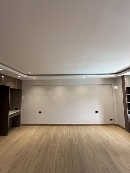 Regent 71 Place, Bangkok, Phra Kanong Nua, Watthana, Bangkok, 4 Bedrooms, 300 sqm, Townhouse For Rent, by Suchanya Piboonwiput, 500211268 - DDproperty.com