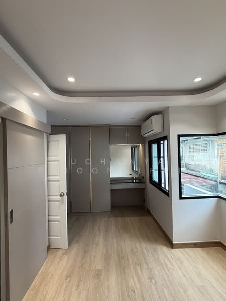 Regent 71 Place, Bangkok, Phra Kanong Nua, Watthana, Bangkok, 4 Bedrooms, 300 sqm, Townhouse For Rent, by Suchanya Piboonwiput, 500211268 - DDproperty.com