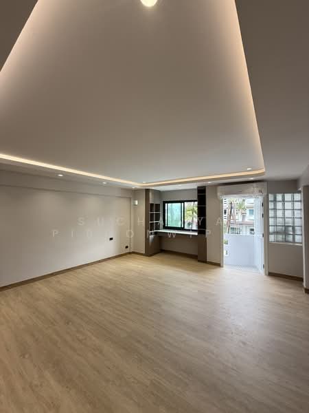 Regent 71 Place, Bangkok, Phra Kanong Nua, Watthana, Bangkok, 4 Bedrooms, 300 sqm, Townhouse For Rent, by Suchanya Piboonwiput, 500211268 - DDproperty.com