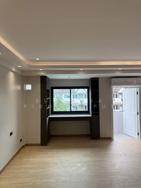 Regent 71 Place, Bangkok, Phra Kanong Nua, Watthana, Bangkok, 4 Bedrooms, 300 sqm, Townhouse For Rent, by Suchanya Piboonwiput, 500211268 - DDproperty.com