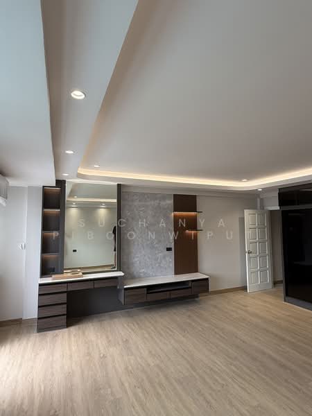 Regent 71 Place, Bangkok, Phra Kanong Nua, Watthana, Bangkok, 4 Bedrooms, 300 sqm, Townhouse For Rent, by Suchanya Piboonwiput, 500211268 - DDproperty.com