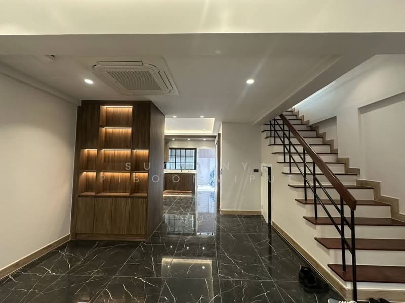 Regent 71 Place, Bangkok, Phra Kanong Nua, Watthana, Bangkok, 4 Bedrooms, 300 sqm, Townhouse For Rent, by Suchanya Piboonwiput, 500211268 - DDproperty.com