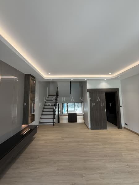 Regent 71 Place, Bangkok, Phra Kanong Nua, Watthana, Bangkok, 4 Bedrooms, 300 sqm, Townhouse For Rent, by Suchanya Piboonwiput, 500211268 - DDproperty.com