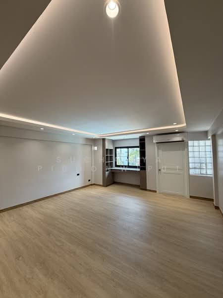Regent 71 Place, Bangkok, Phra Kanong Nua, Watthana, Bangkok, 4 Bedrooms, 300 sqm, Townhouse For Rent, by Suchanya Piboonwiput, 500211268 - DDproperty.com