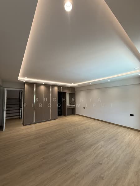 Regent 71 Place, Bangkok, Phra Kanong Nua, Watthana, Bangkok, 4 Bedrooms, 300 sqm, Townhouse For Rent, by Suchanya Piboonwiput, 500211268 - DDproperty.com