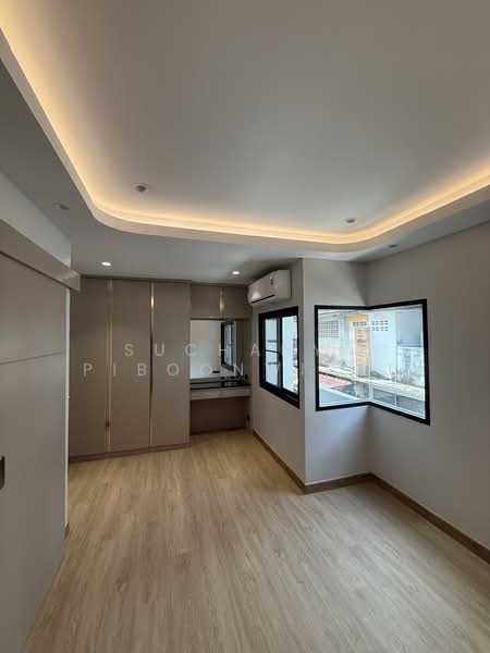 Regent 71 Place, Bangkok, Phra Kanong Nua, Watthana, Bangkok, 4 Bedrooms, 300 sqm, Townhouse For Rent, by Suchanya Piboonwiput, 500211268 - DDproperty.com