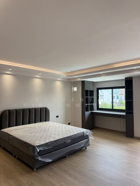 Regent 71 Place, Bangkok, Phra Kanong Nua, Watthana, Bangkok, 4 Bedrooms, 300 sqm, Townhouse For Rent, by Suchanya Piboonwiput, 500211268 - DDproperty.com